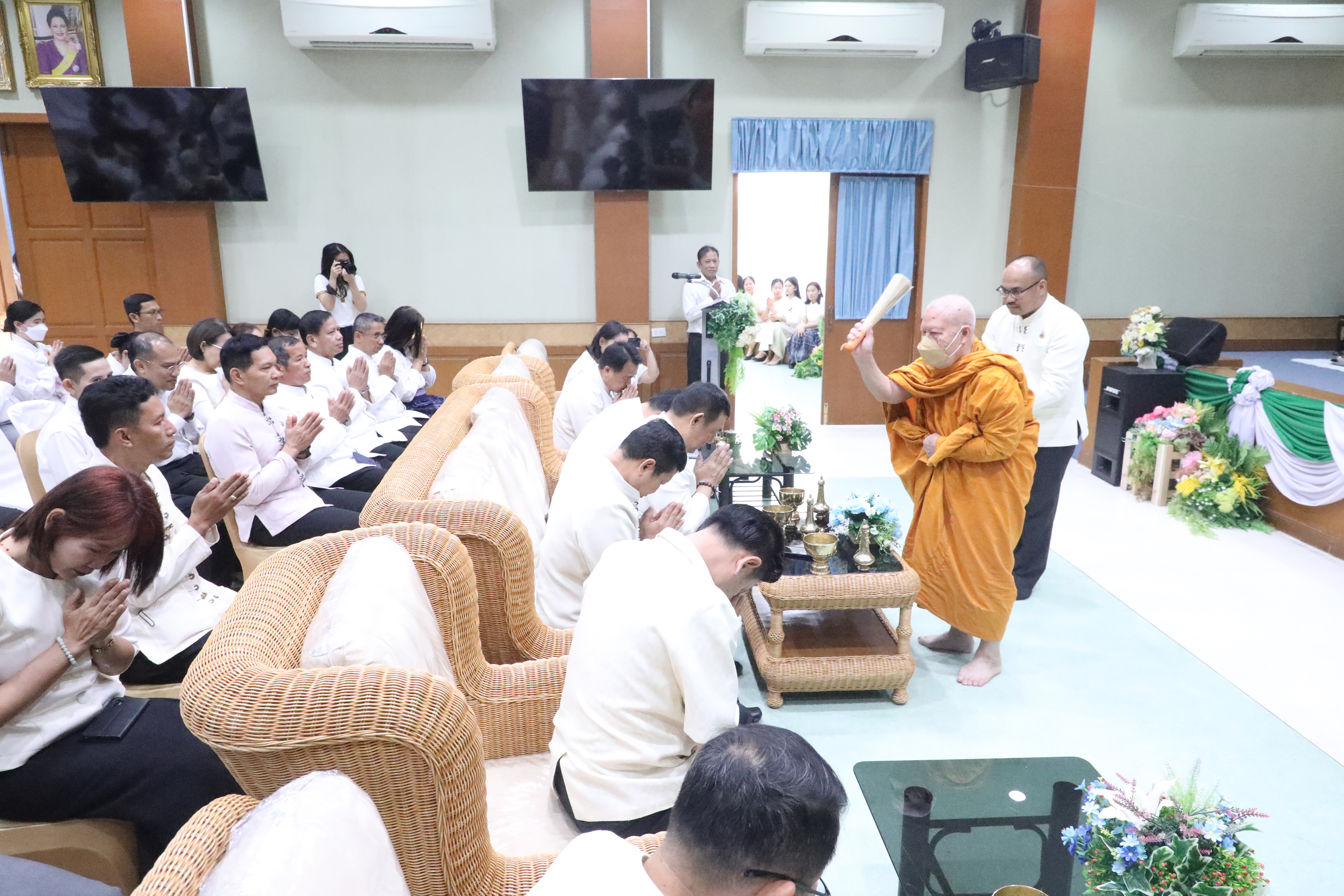 title - ส.ป.ก. จัดพิธีทำบุญถวายภัตตาหารเช้าแด่พระสงฆ์ เนื่องในโอกาสต้อนรับปีใหม่ พ.ศ. 2569